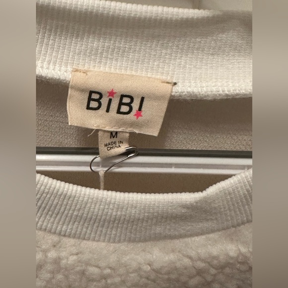 Seasons of snuggles Sherpa graphic pullover sweatshirt in ivory - Picture 3 of 5